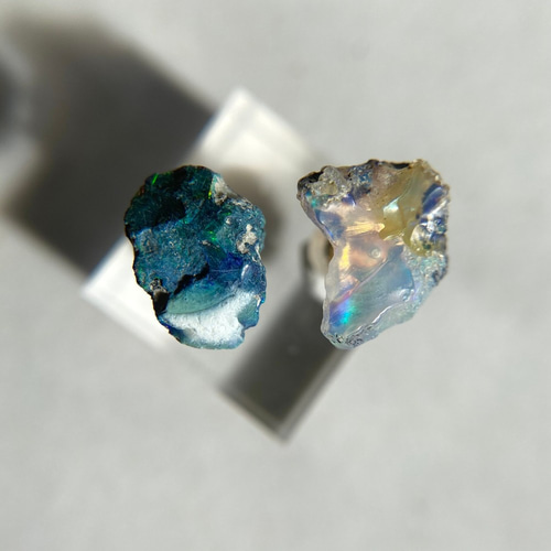 オパール鉱物原石 K18 18金ピアス 【一点もの】ハンドメイド天然石