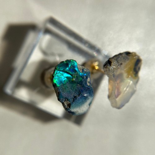 K18ピアス　オパール　18金刻印あり　天然石　ゴールド エチオピア産 オパール ピアス 18k K18YG 18金 イエロー