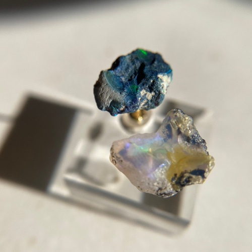 オパール鉱物原石 K18 18金ピアス 【一点もの】ハンドメイド天然石