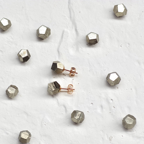 パイライト (12面体) 原石ピアス / イヤリング 【金具選択可 石