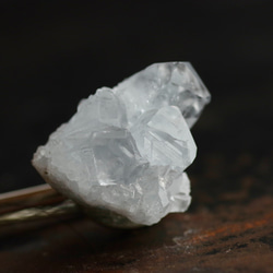 セレスタイト 鉱物原石 ヘアピン 【一点もの Silent Crystal Collection】 天然石 アクセサリー 4枚目の画像