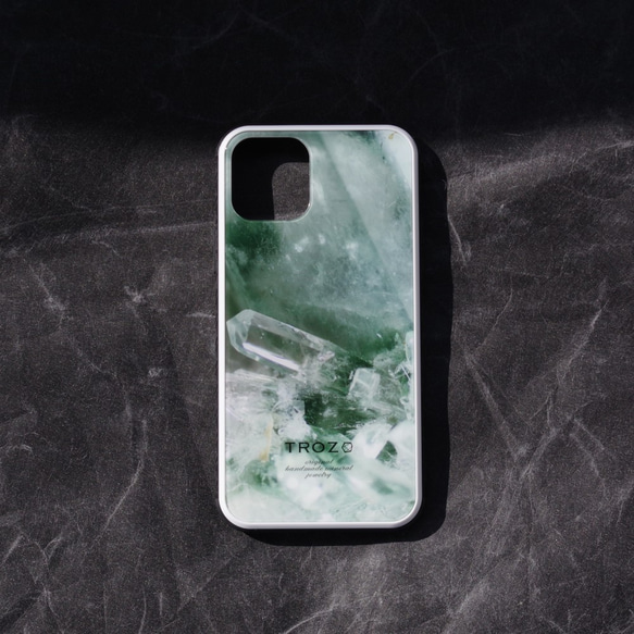 No. 019 鉱物原石 iPhone スマホケース Green Phantom Quartz 【強化ガラス製】 3枚目の画像