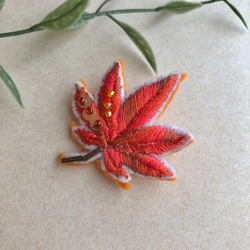 紅葉の刺繍ブローチ 3枚目の画像