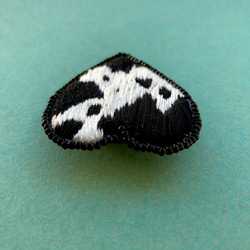 アニマル柄刺繍ブローチ(牛柄) 5枚目の画像