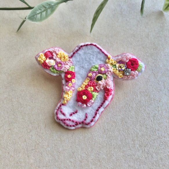 丑年刺繍ブローチ(ピンク) 2枚目の画像