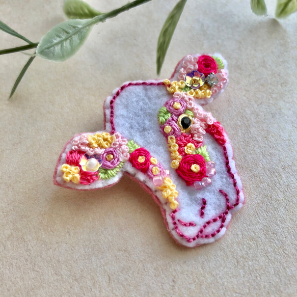 丑年刺繍ブローチ(ピンク) 3枚目の画像