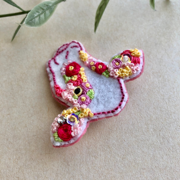 丑年刺繍ブローチ(ピンク) 5枚目の画像