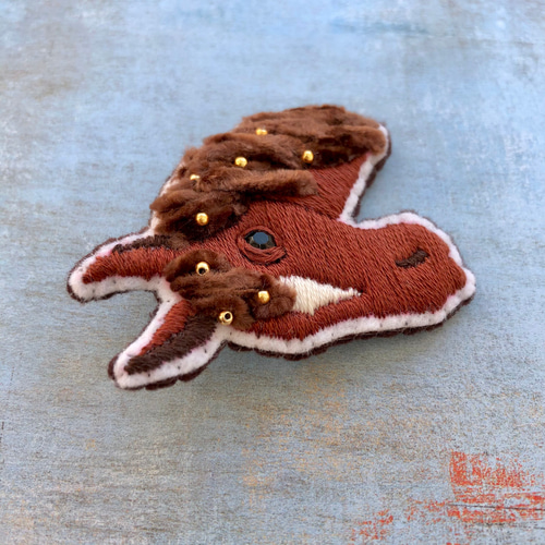 【あい】pumpkin赤、馬の蹄ブローチ あい様専用】pumpkin赤、馬の蹄ブローチ