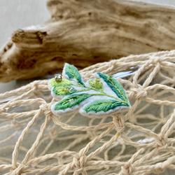 オリーブ刺繍ブローチ 3枚目の画像