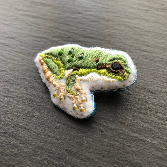 アマガエル刺繍ブローチ 4枚目の画像