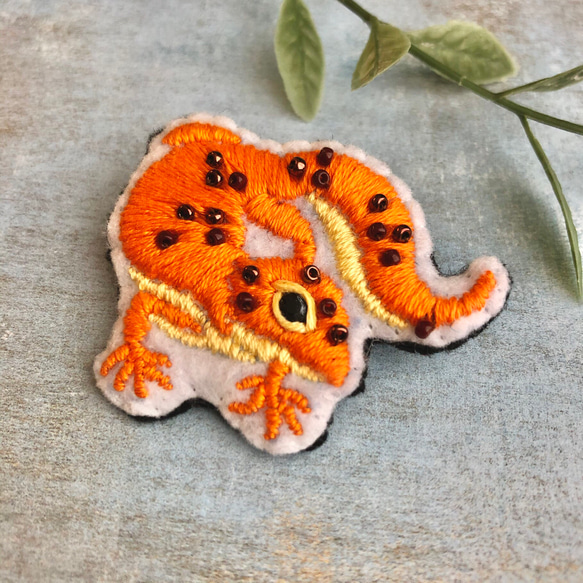 ヒョウモントカゲモドキ刺繍ブローチ 3枚目の画像