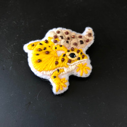 ヒョウモントカゲモドキ刺繍ブローチ 3枚目の画像