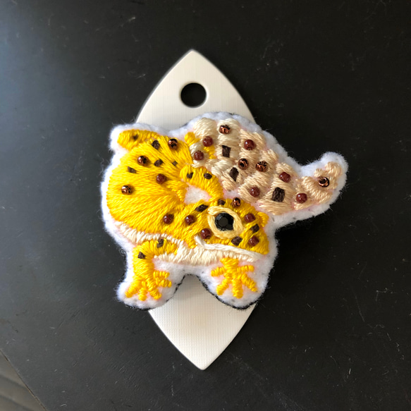 ヒョウモントカゲモドキ刺繍ブローチ 7枚目の画像