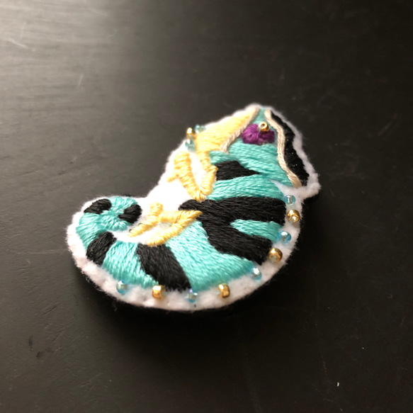 カメレオン刺繍ブローチ 3枚目の画像