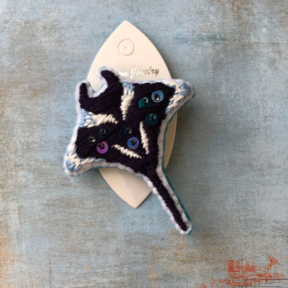 マンタ刺繍ブローチ ブローチ TSUGUMI 通販 8283915｜Creema(クリーマ