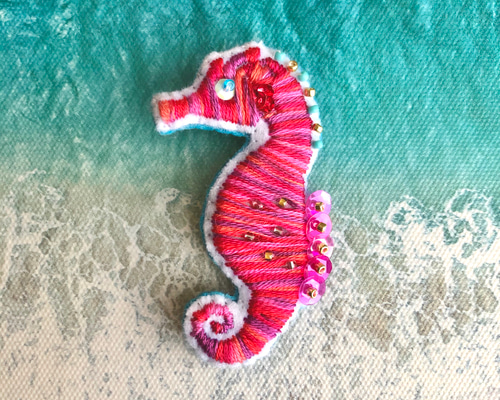 タツノオトシゴ刺繍ブローチ ブローチ TSUGUMI 通販 8284109