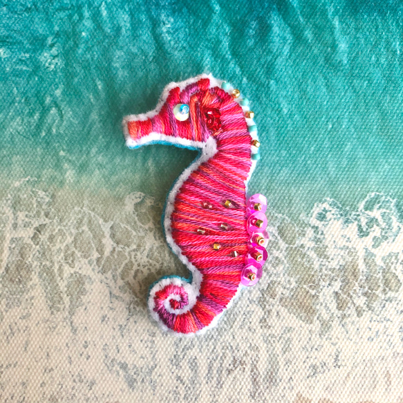 タツノオトシゴ刺繍ブローチ ブローチ TSUGUMI 通販 8284109｜Creema