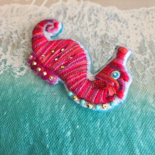 タツノオトシゴ刺繍ブローチ ブローチ TSUGUMI 通販 8284109｜Creema