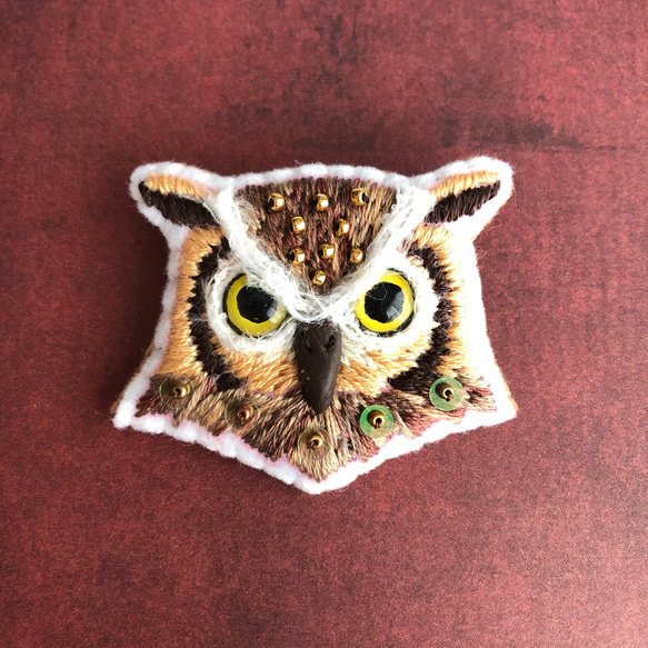 ミミズク刺繍ブローチ 1枚目の画像