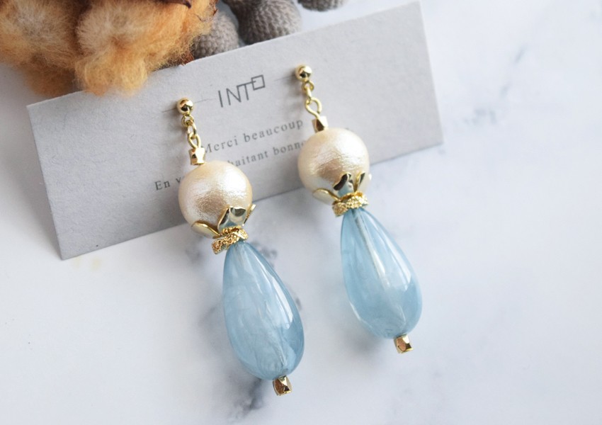 日本製K18スタッドピアス使用｜花綿✧ウォーターブルー✧マーブルの雫とコットンパール｜