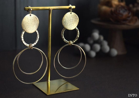 K18YG WG ぷっくり 豆 スタッドピアス 丸いフォルム ボリューム 大ぶり