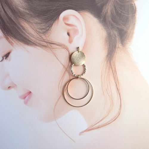 日本製K18スタッドピアス使用｜月の揺らぎ 大ぶりピアス｜ ピアス