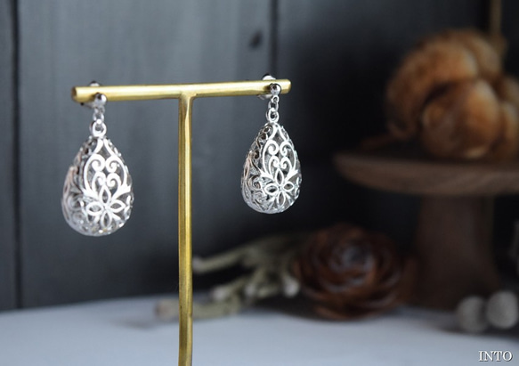 日本製Pt900｜Filigree drop pierce｜プラチナスタッドピアス 1枚目の画像