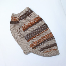 ｢在庫処分｣　Mサイズ手編みのセーター(首=26 胴=38 着丈=28) 2枚目の画像