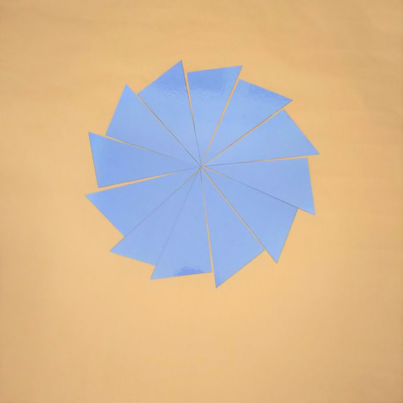 12枚の青い三角形（小さめ）★モンテッソーリの感覚教育 3枚目の画像