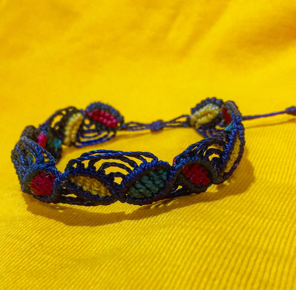 レゲエカラーのリーフブレスレット(ブラジルマクラメ編み) 1枚目の画像
