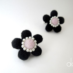 wool flower ピアス＿黒✕紫 2枚目の画像