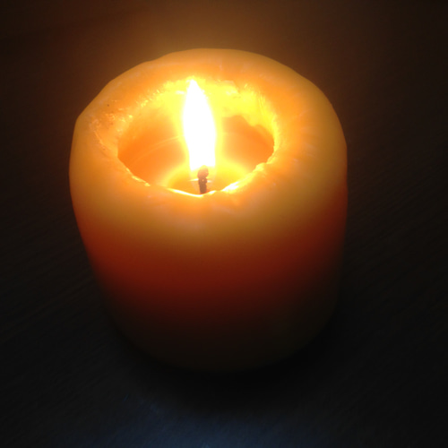 蜜蝋100%の大きなキャンドル キャンドル・キャンドルホルダー