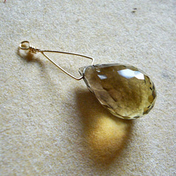 ペンダント チャーム 宝石質レモン×スモーキークォーツAAA　大粒ドロップ　ブリオレットカット 2枚目の画像