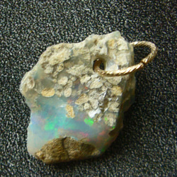 ネックレス オパール チャーム 天然鉱物  ペンダント 母岩付き 原石 エチオピア産  遊色 opg-10017 2枚目の画像