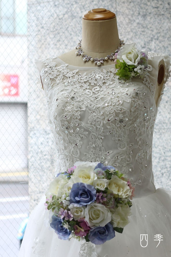 ブーケ 造花 ラウンドブーケ ホワイト ブルー ナチュラル ローズ バラ ヘッドドレス付き 結婚式 前撮り B_0164 3枚目の画像
