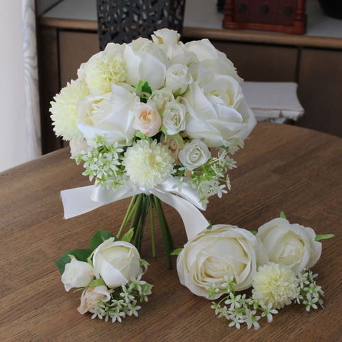 大人気！ホワイトローズ クラッチブーケ