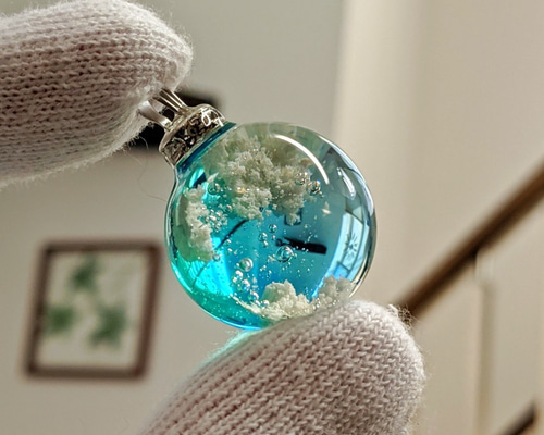 190 幻想的な星空と飛行機　空玉レジン　ネックレストップ、キーホルダーなどに 250幻想的な夜空のレジンアクセサリー⭐︎空玉 ネックレストップ