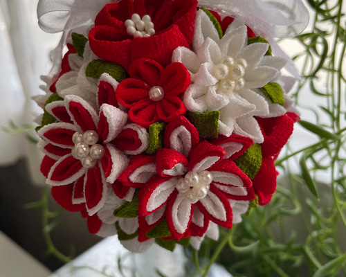 つまみ細工♡ボールブーケ（赤） ブーケ comimi.s 通販 11621472