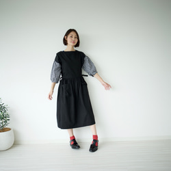 你可以出去♪亞麻棉圍裙連衣裙[黑色] / 10382123 / Salopette裙子 第2張的照片