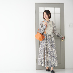 Morino Gakko 可愛蕾絲黑色連身裙【碎花米色】/12397906/ 第2張的照片