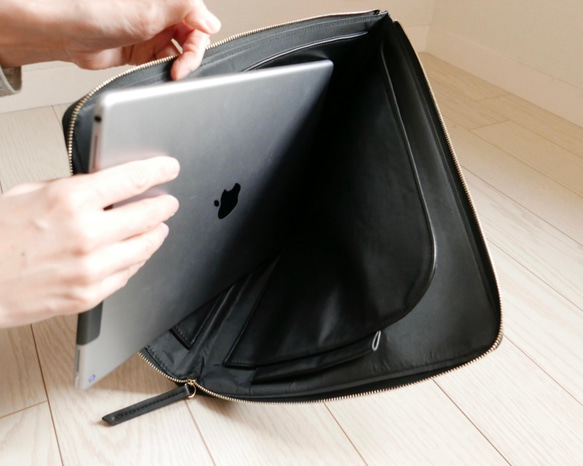 クラッチバック【上質puレザーブラック】A4iPad Pro15.7インチ MacBook 通勤 /162844/ 4枚目の画像