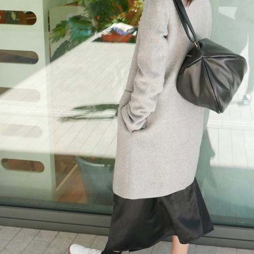 モリノガッコウ 本革ころんとポーチ特大 (ブラック) ころんとポーチMサイズ 本革 太紐（ブラック） | もりのがっこう公式