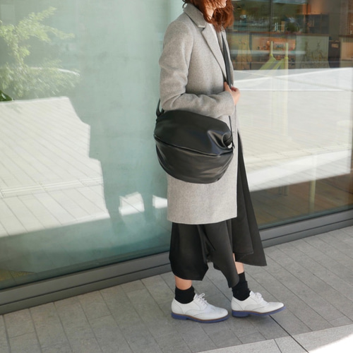 モリノガッコウ 本革ころんとポーチ特大 (ブラック) ころんとポーチLサイズ（ブラック） | もりのがっこう公式