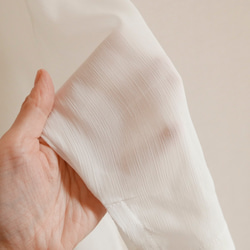 Morino Gakkou 夏季外罩有透明感的長款襯衫[白色] 第5張的照片