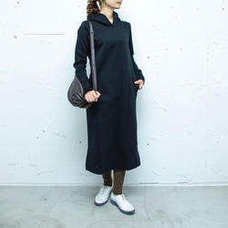 Morino Gakkou 緊湊型粘合針織連帽衛衣連衣裙 [黑色] / 8111772 / 第1張的照片