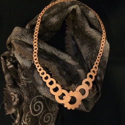 紙で作る軽くてしなやかな鎖のネックレス - 沙羅　ギザギザトップ（濃茶） 5枚目の画像