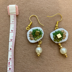 刺繍ピアス green gold 4枚目の画像