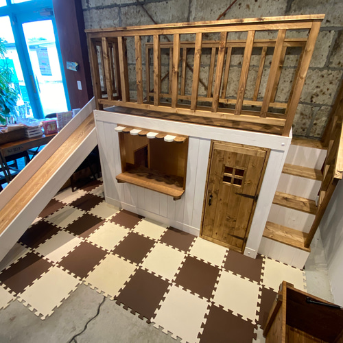 わんちゃん二階建てハウス（一階寝室・食堂 2階トイレ仕様）どの
