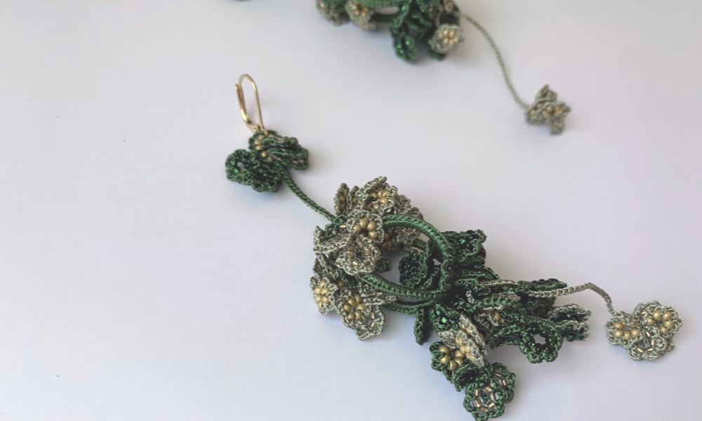 【ユレル long ［ bottle green ］ earring / pierce】オヤ/クロッシェ 4,277円