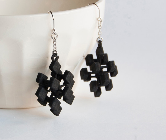 cube・黒・ピアス  #3Dprint accessories 2枚目の画像
